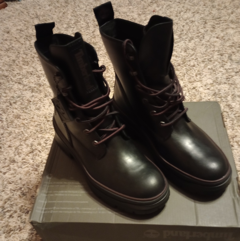 Women's Timberland Boots.  Black size 9.